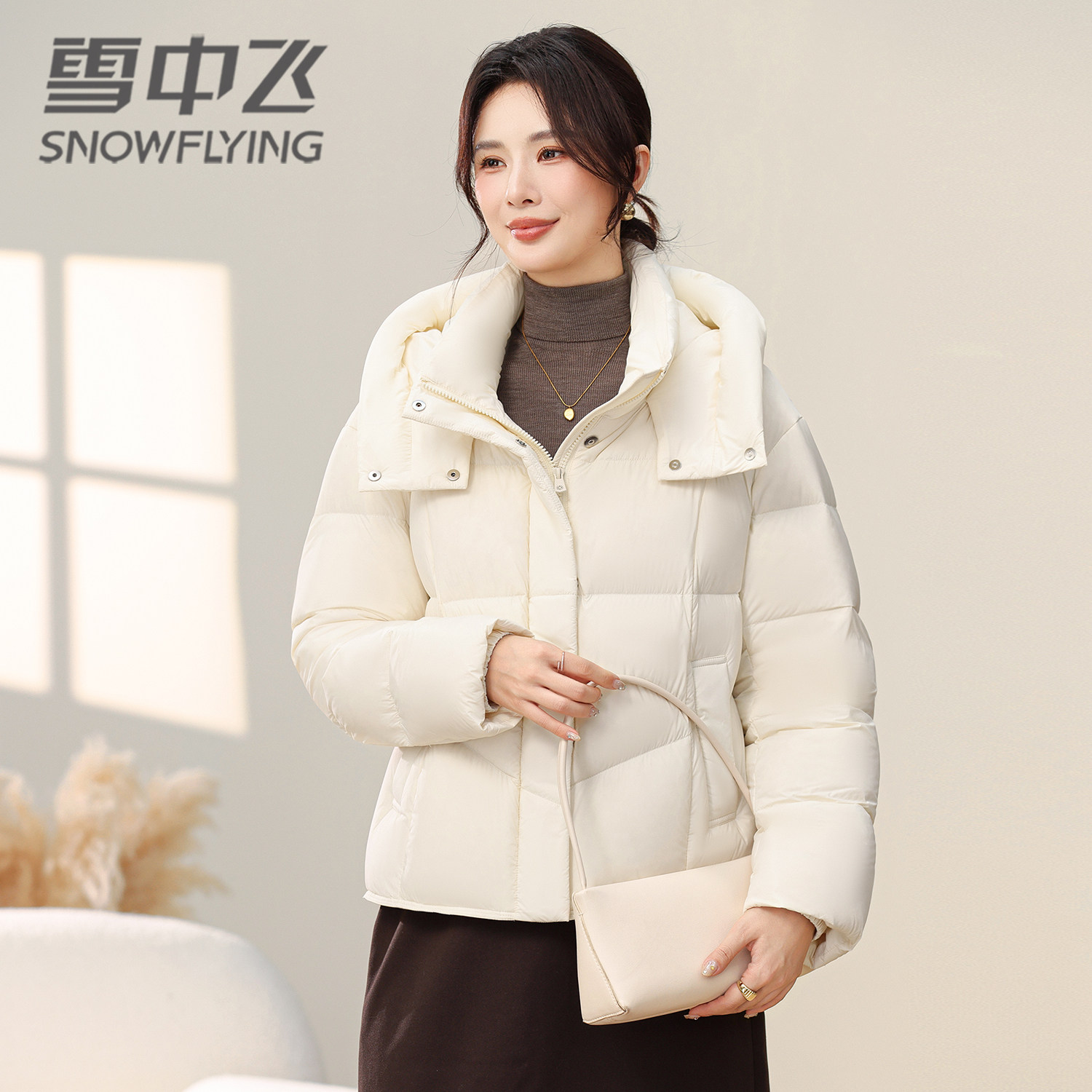 雪中飞羽绒服女2026新款冬季年轻时尚米白色小个子防寒服韩版显瘦