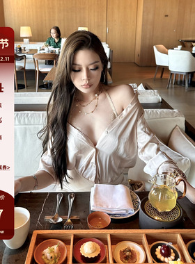 LUV2SHY 吸金老钱风 香槟色缎面长袖修身衬衫女+半身短裙两件套