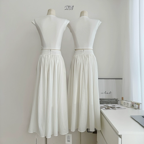 Короткая футболка, длинная длинная юбка, по фигуре, А-силуэт