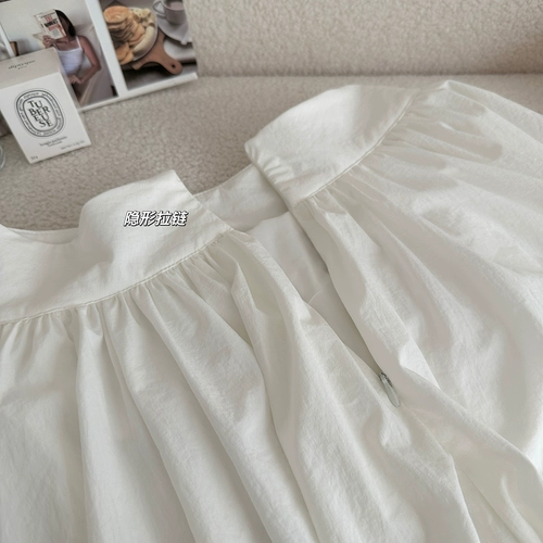 Короткая футболка, длинная длинная юбка, по фигуре, А-силуэт