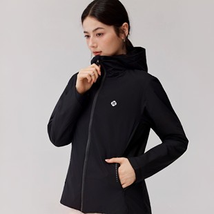 2026年秋冬轻量连帽保暖上衣女柔软舒服黑色休闲外套