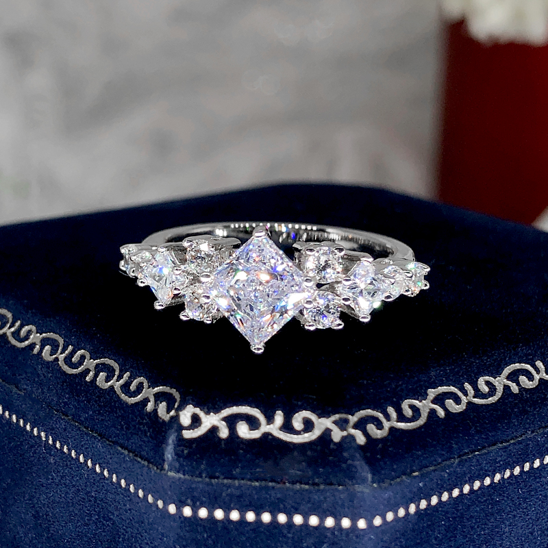 皇冠方钻戒指高级感镶钻女