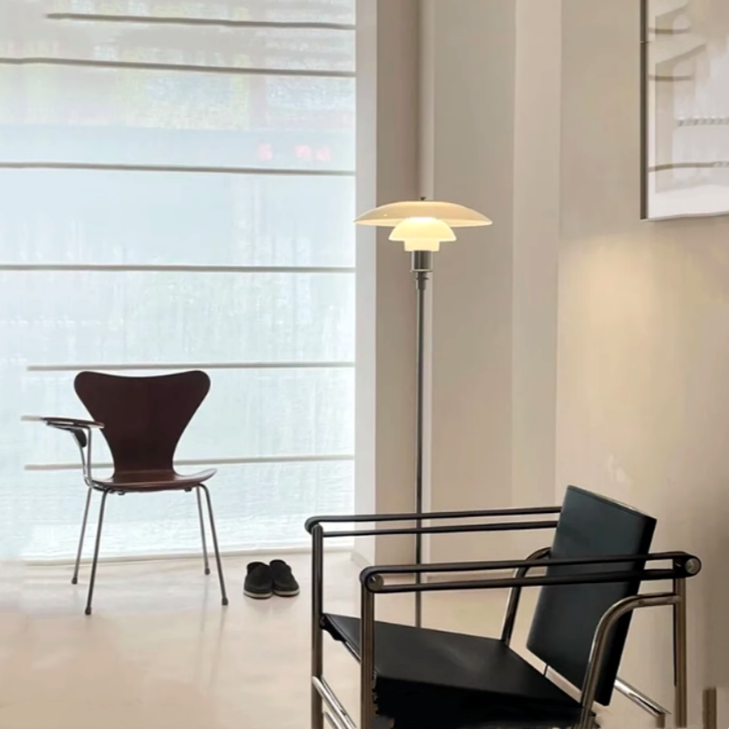 丹麦PouenlsH3½-2½落地