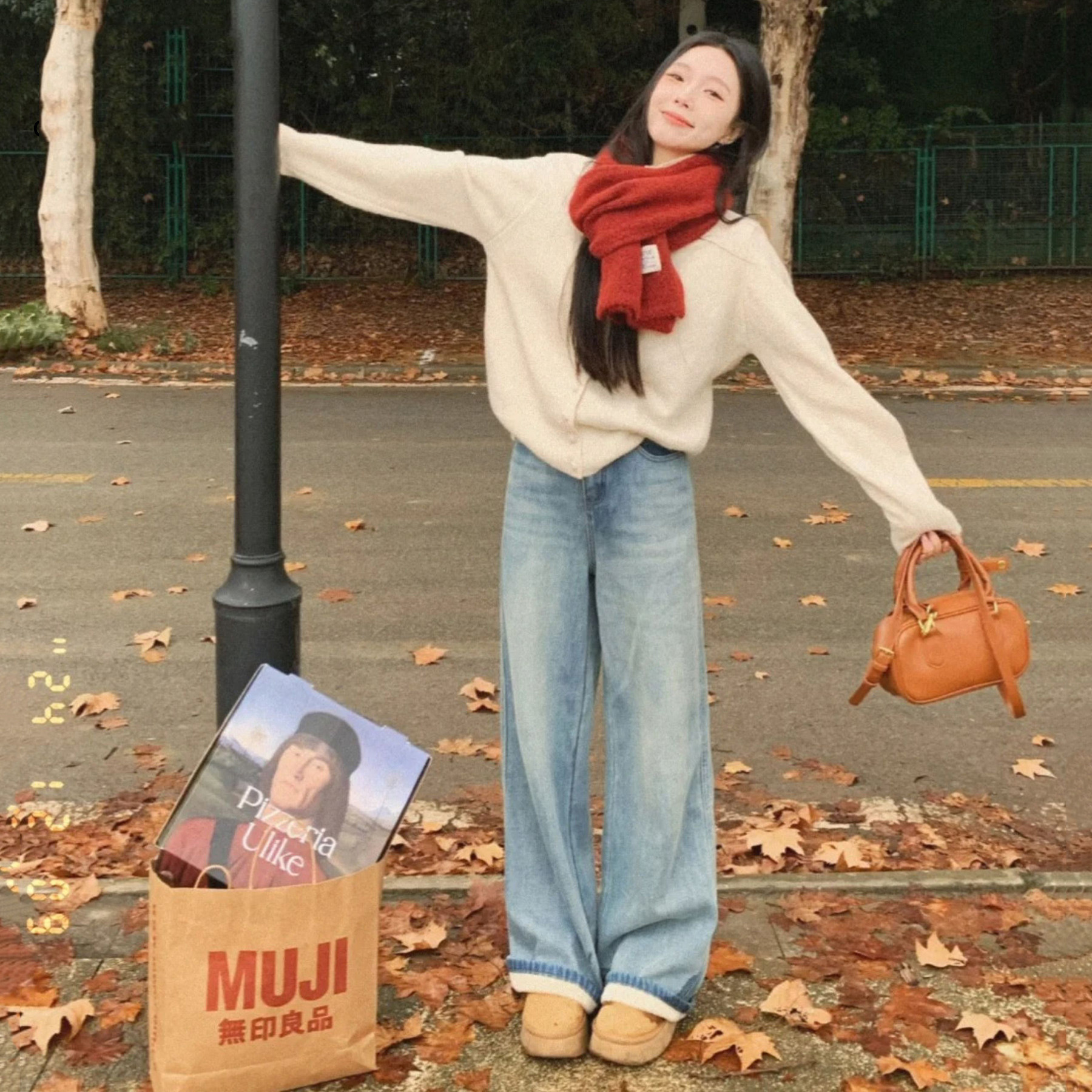 加绒浅蓝色高腰阔腿牛仔裤女