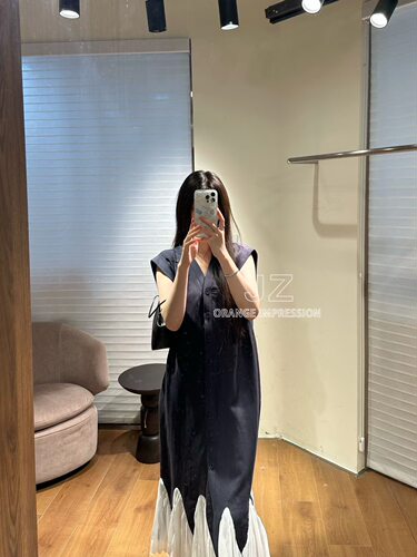 JZ橘子印象欧货2026年新V领无袖排扣腰带马甲下摆鱼尾拼接连衣裙