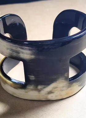 复古个性黑牛角雕刻宽边手镯