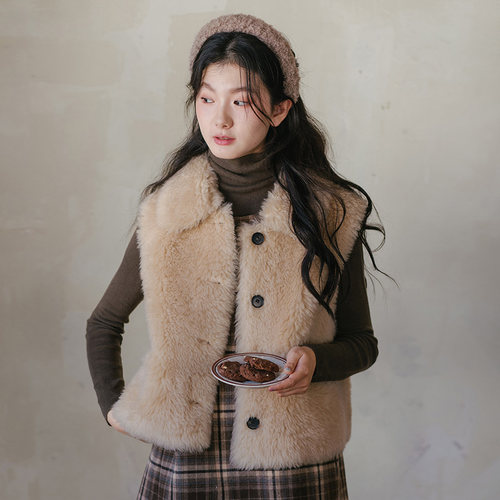blushwhite 驼色羊羔毛皮草翻领马甲背心
