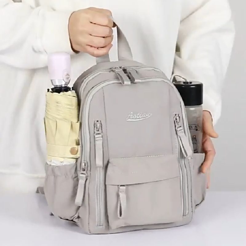 2026刺绣字母双层多袋水杯伞插位多功能布艺男女游玩双肩斜挎胸包