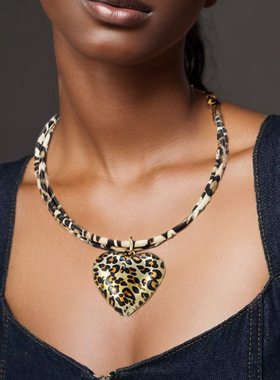 饰品爱心吊坠豹纹皮绳项链锁骨颈链项坠leopard necklace women