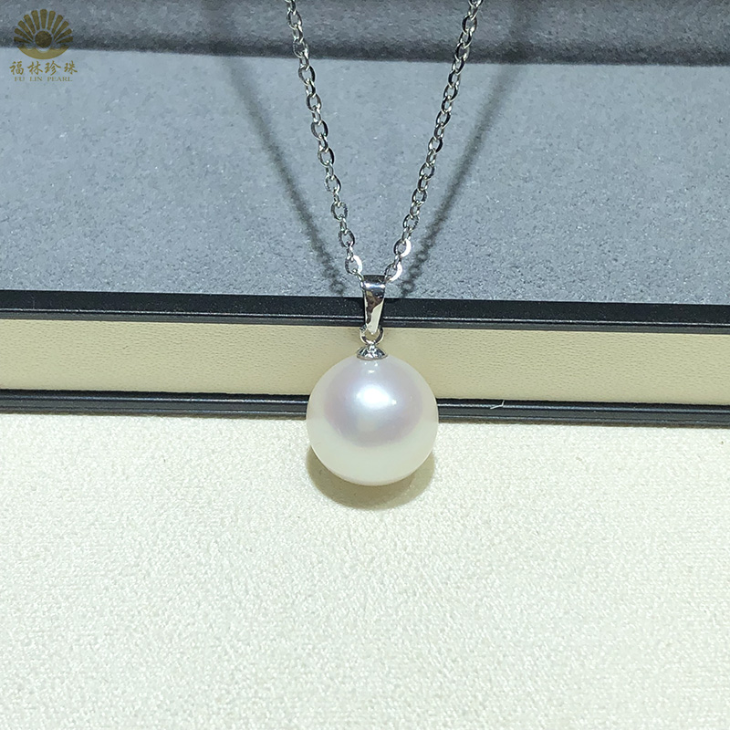 18K金海水圆形吊坠银白澳白项链