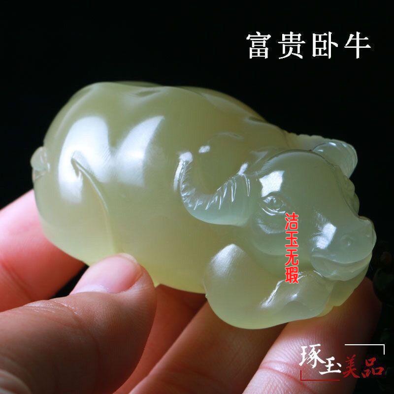 和田玉色牛手把件青白玉扭转乾坤玉牛把玩玉石12生肖饰品