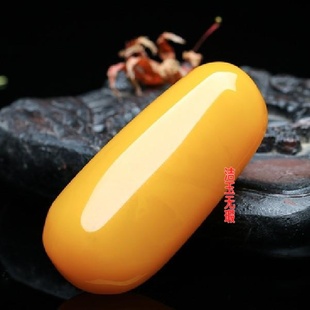 云南黄色玉原石手把件鸡油黄玉石吊坠黄色玉原石吊坠和田色手把件