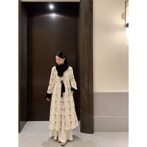 松本丧丧复古刺绣收腰毛领棉服