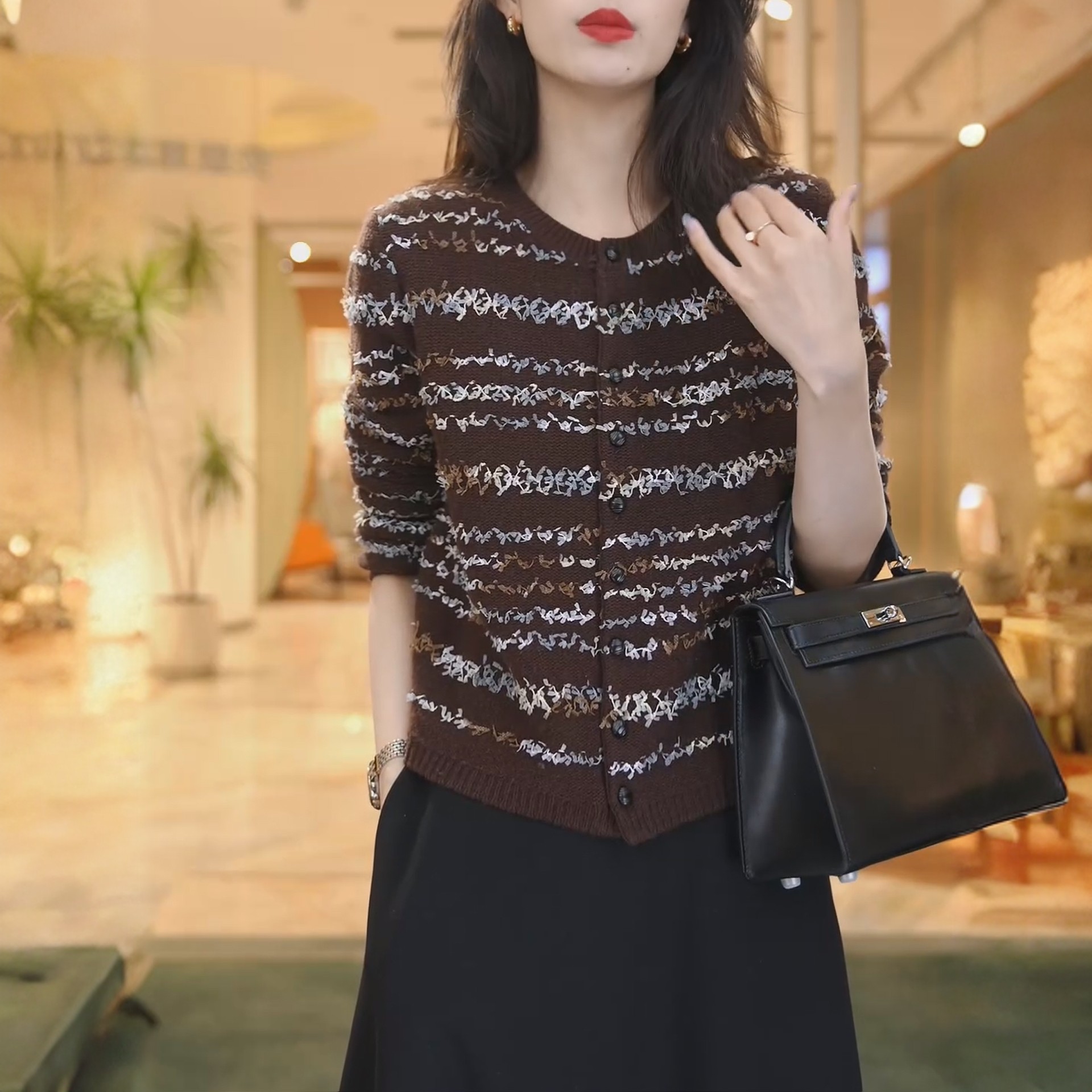 2025秋冬新款圆领条纹针织开衫女宽松显瘦百搭洋气毛衣外套上衣,女装/女士精品,毛针织衫,淘宝优惠券,粉丝福利购,淘宝优惠卷