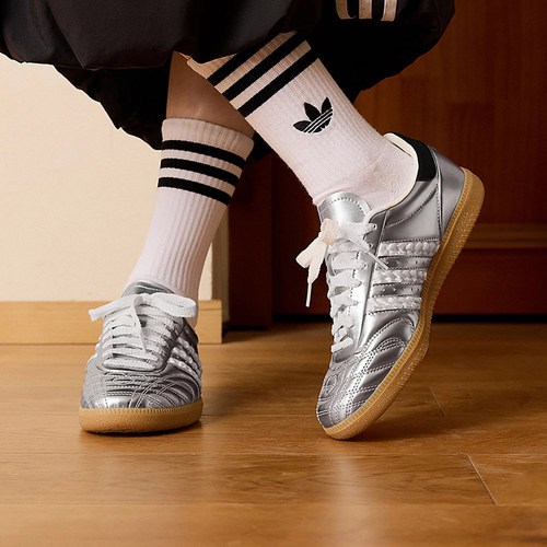 adidas阿迪达斯三叶草男女鞋SAMBA亮面德训鞋运动休闲鞋HP7105