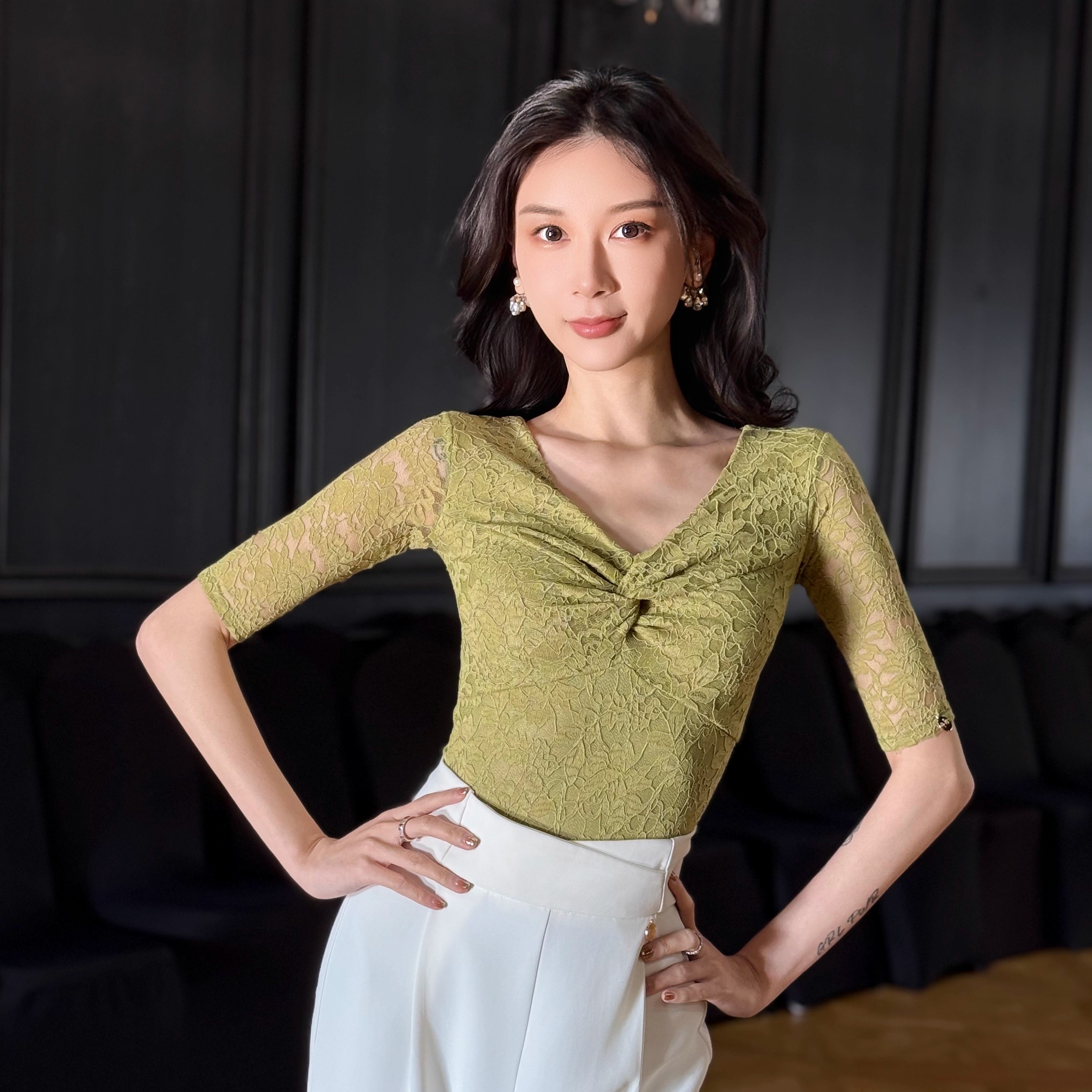 丹珍摩登舞服25年春夏新品练功服短袖蕾丝V领修身上衣连体衣M3-1