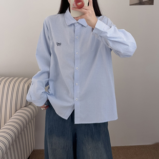 春秋款磨毛棉加厚长袖竖条纹衬衫女蝴蝶刺绣学院风宽松版衬衣上衣