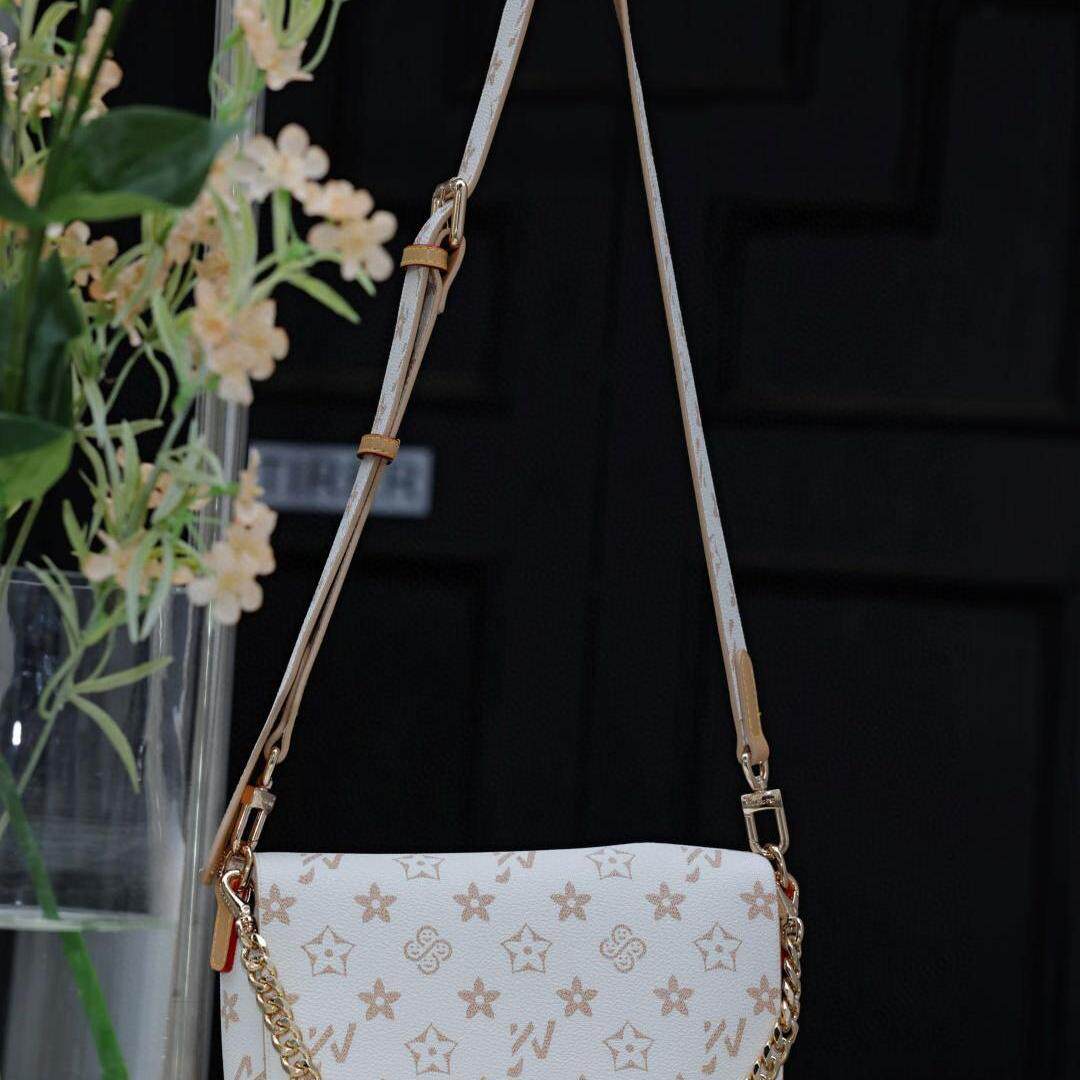 优草坊女包新款高品质相机包时尚百搭单肩斜挎包复古多层小方包潮