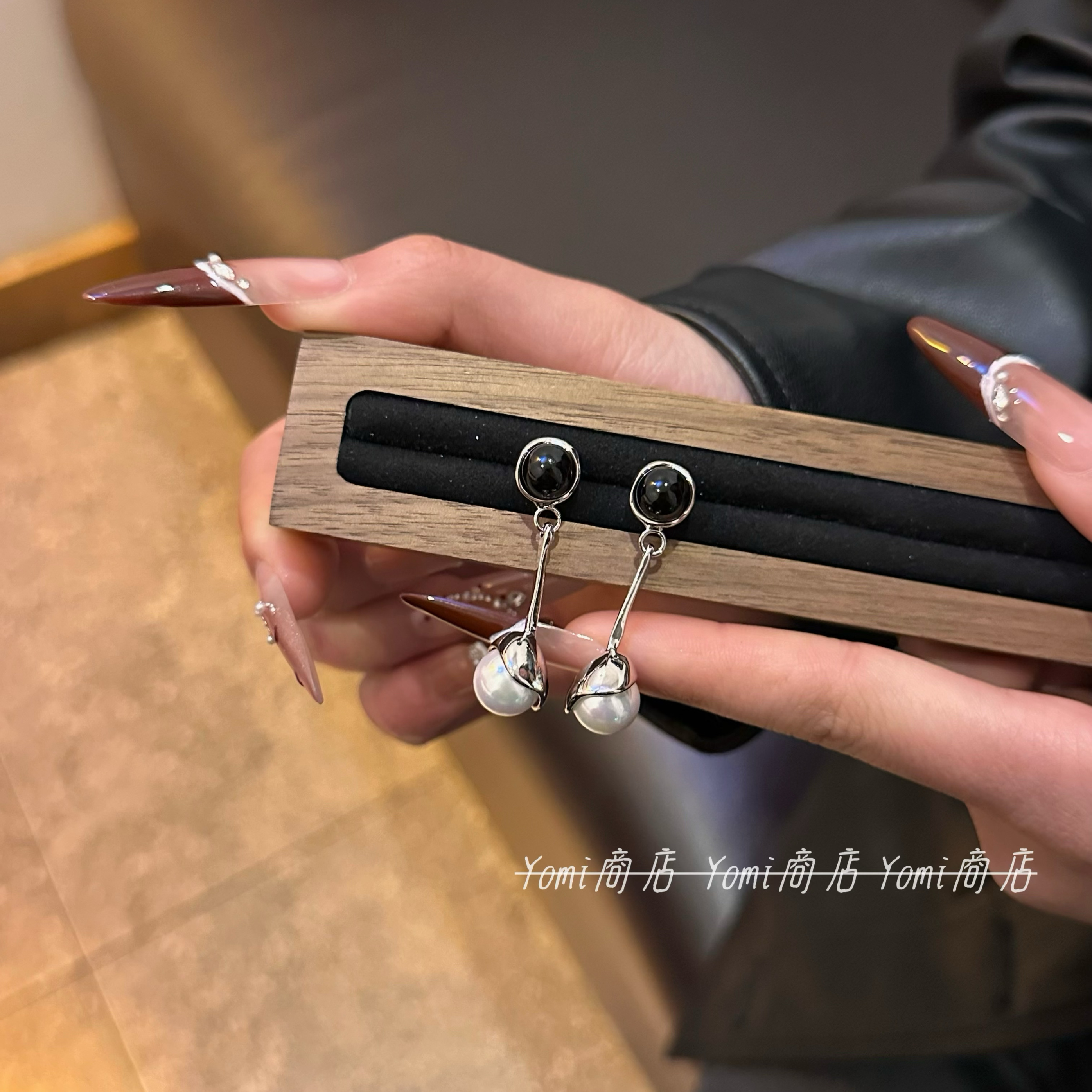 INS冷淡风复古设计时尚感黑白珍珠耳环女夏天小众港风气质耳饰品