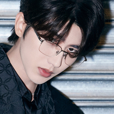 男女通用半框是纯钛眼镜三年质保