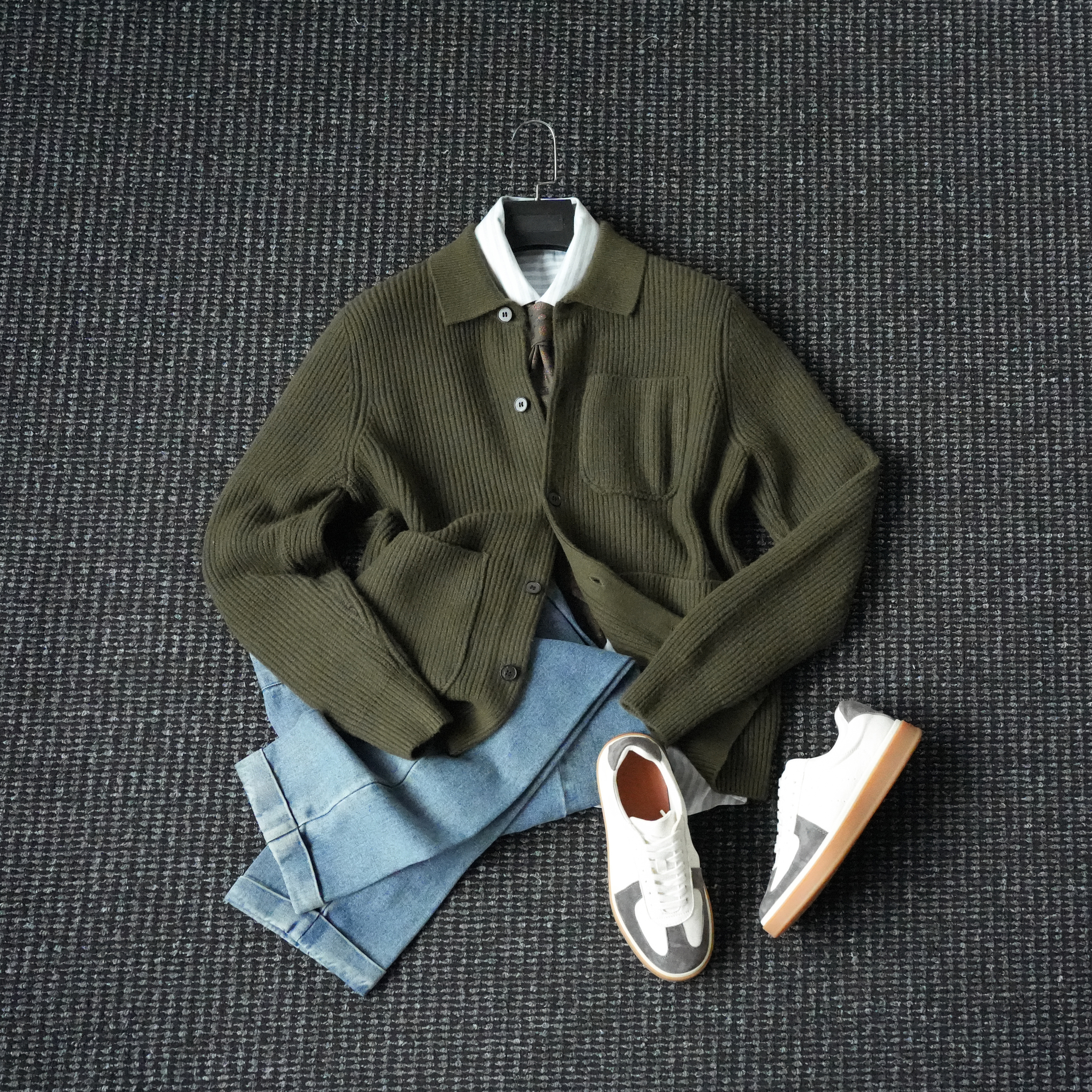 极简老钱厚款毛衣开衫男