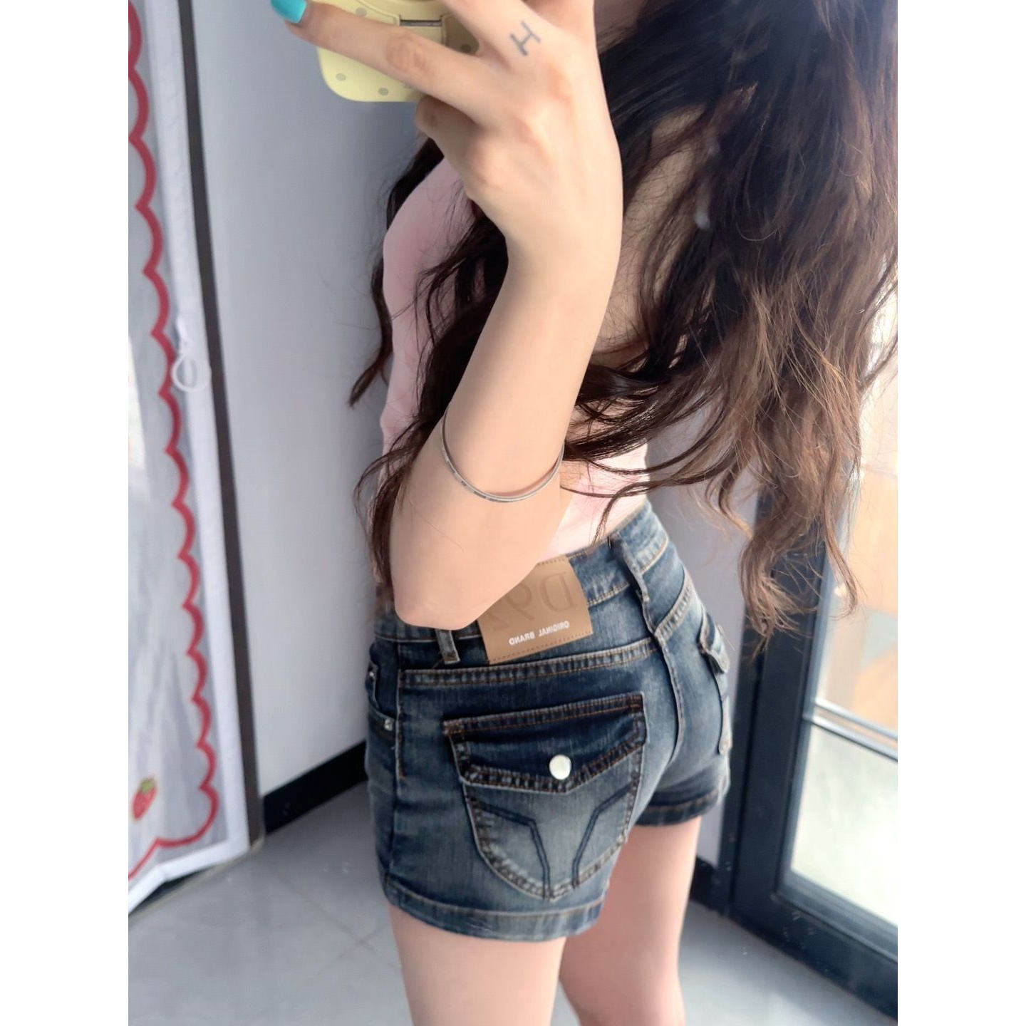 高街做旧直筒牛仔短裤女辣妹设计感刺绣低腰修身显瘦弹性阔腿热裤