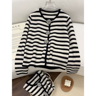 纯羊毛赫本小香风山茶花立体装饰虚线黑白条纹针织开衫短款毛衣女