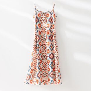 波西米亚风吊带连衣裙女2026夏季 多巴胺海边度假风宽松碎花裙 新款