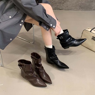 欧洲站尖头短靴女2025秋套筒皮带扣小众西部靴显腿长低跟时装靴子