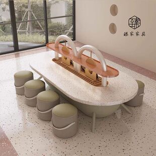 样品屋展示中心部儿童娱乐区桌椅幼儿园个性创意异形学习桌架空层