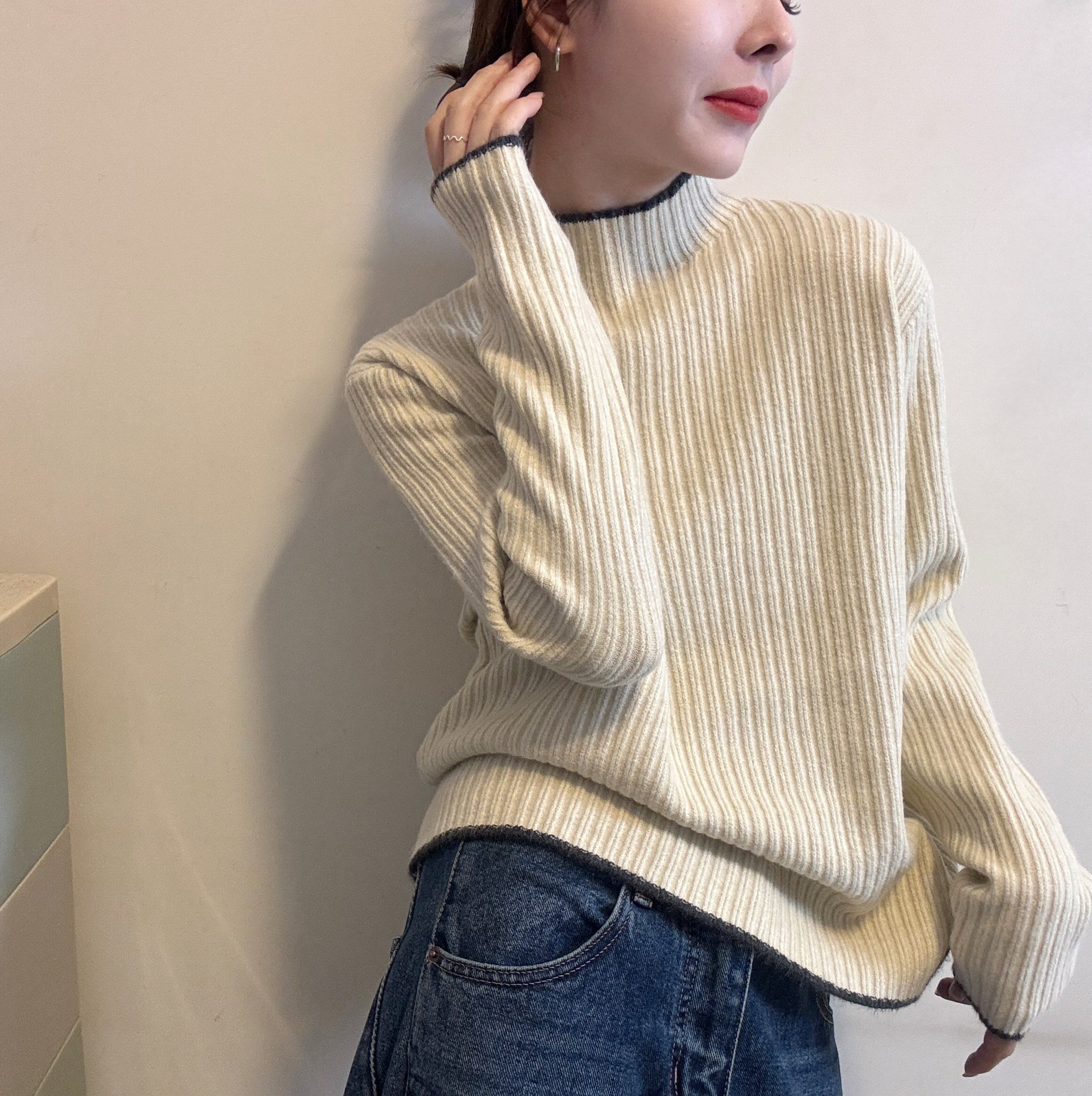 欧洲站2025冬季新款气质立领拼色竖坑条极简百搭显瘦打底衫针织衫