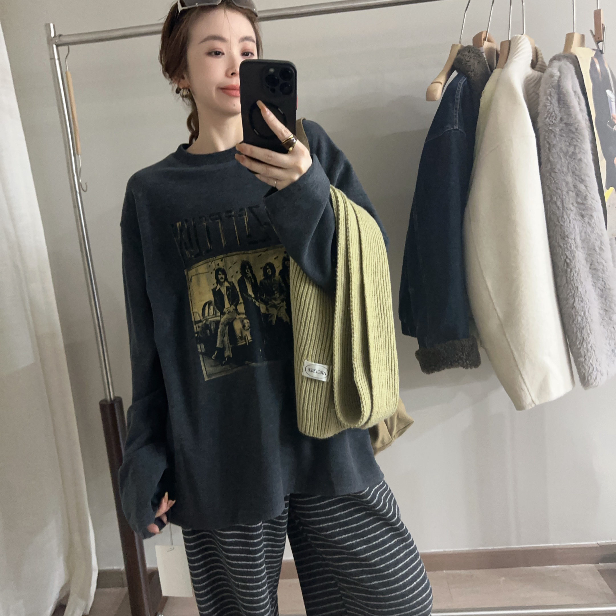 欧洲站2025冬季新款时尚圆领落肩欧美风人物印花磨毛打底衫T恤潮