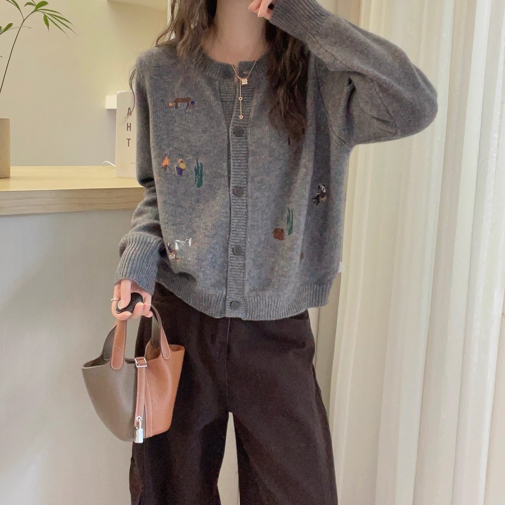 欧洲站2025秋冬新款韩系氛围感圆领重工花朵刺绣山羊绒针织毛衣潮