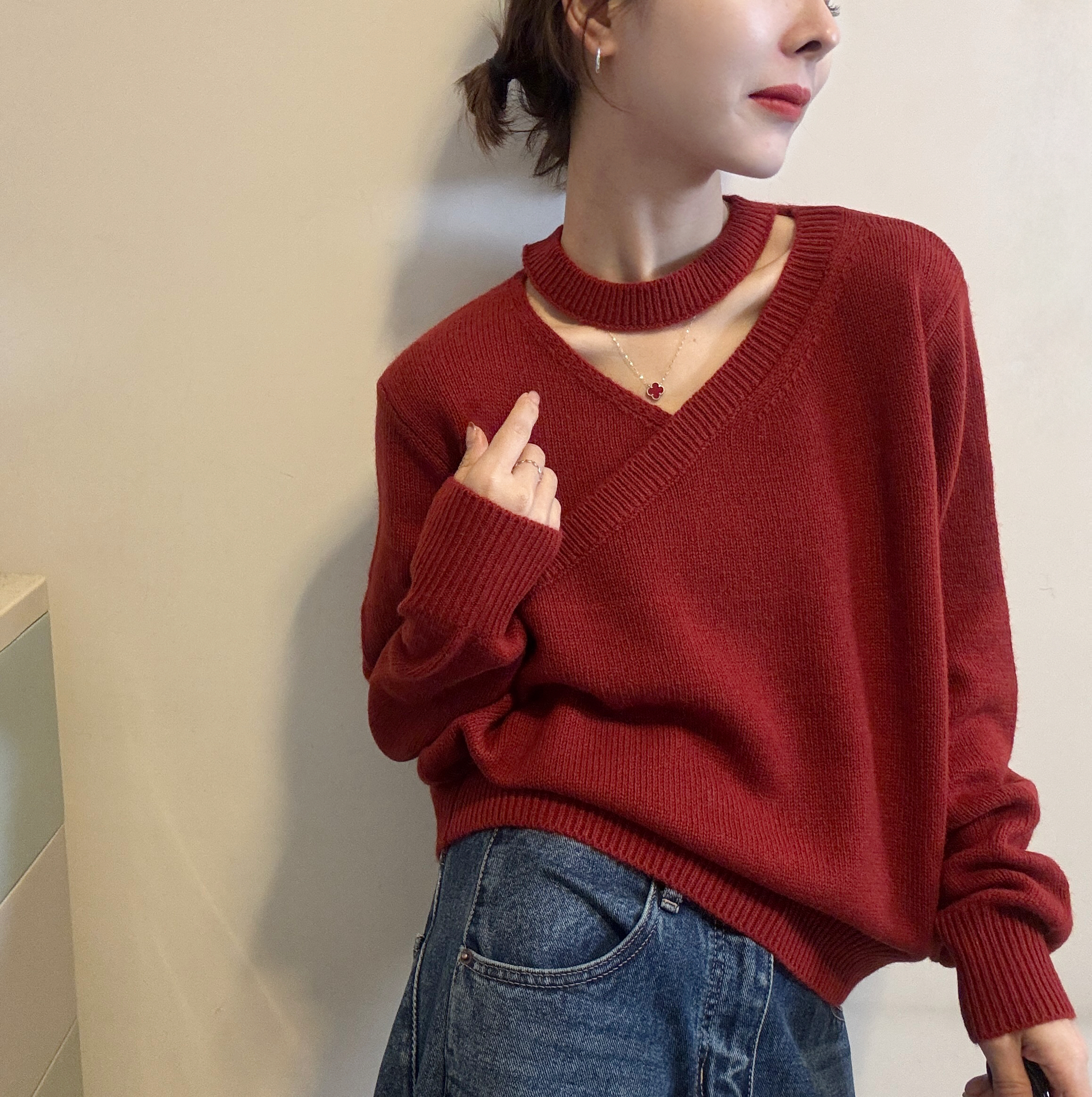 欧洲站2025秋季新款气质V领交叉镂空挂脖小心机糖果色针织衫上衣