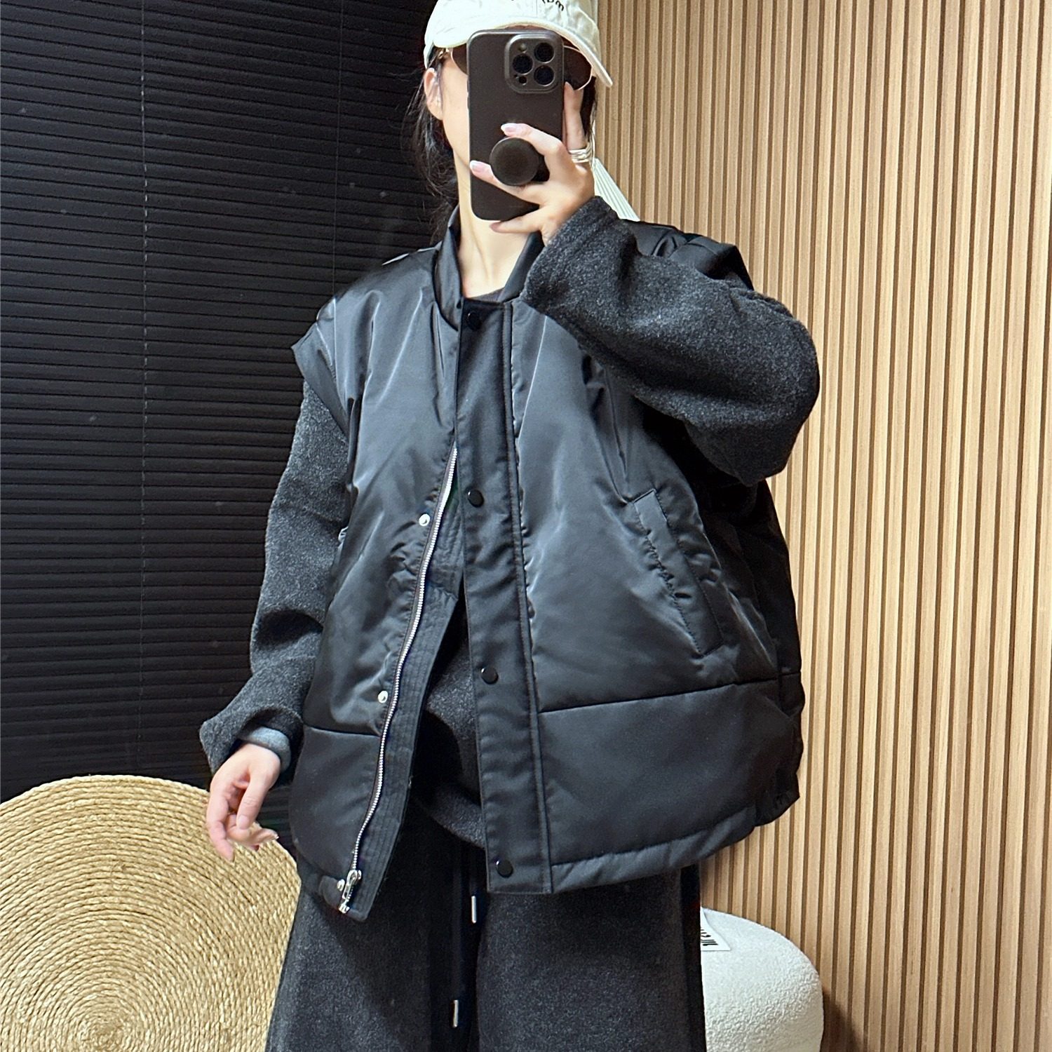 欧洲站2025冬季新款极简风下摆圆弧A字版黑色羽绒马甲坎肩 面包服