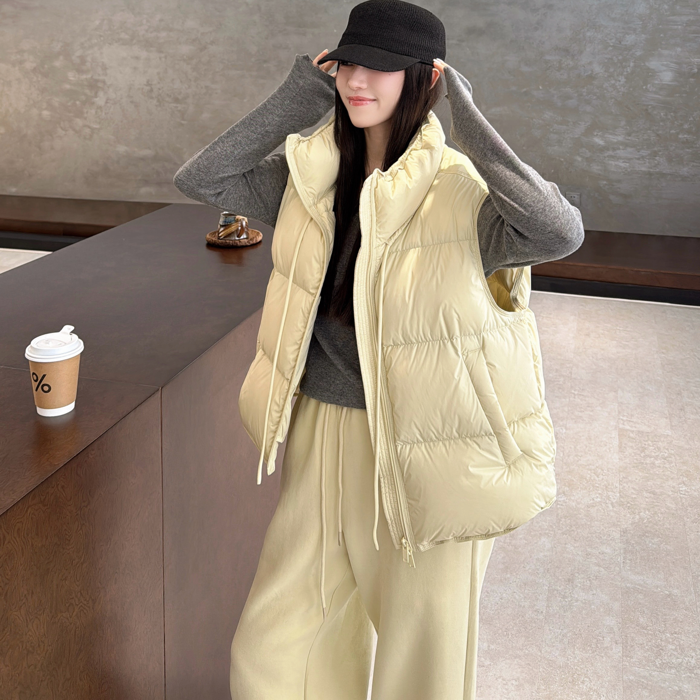 欧洲站2025秋冬欧货立领抽绳净版高级感蓬松保暖休闲羽绒马甲外套