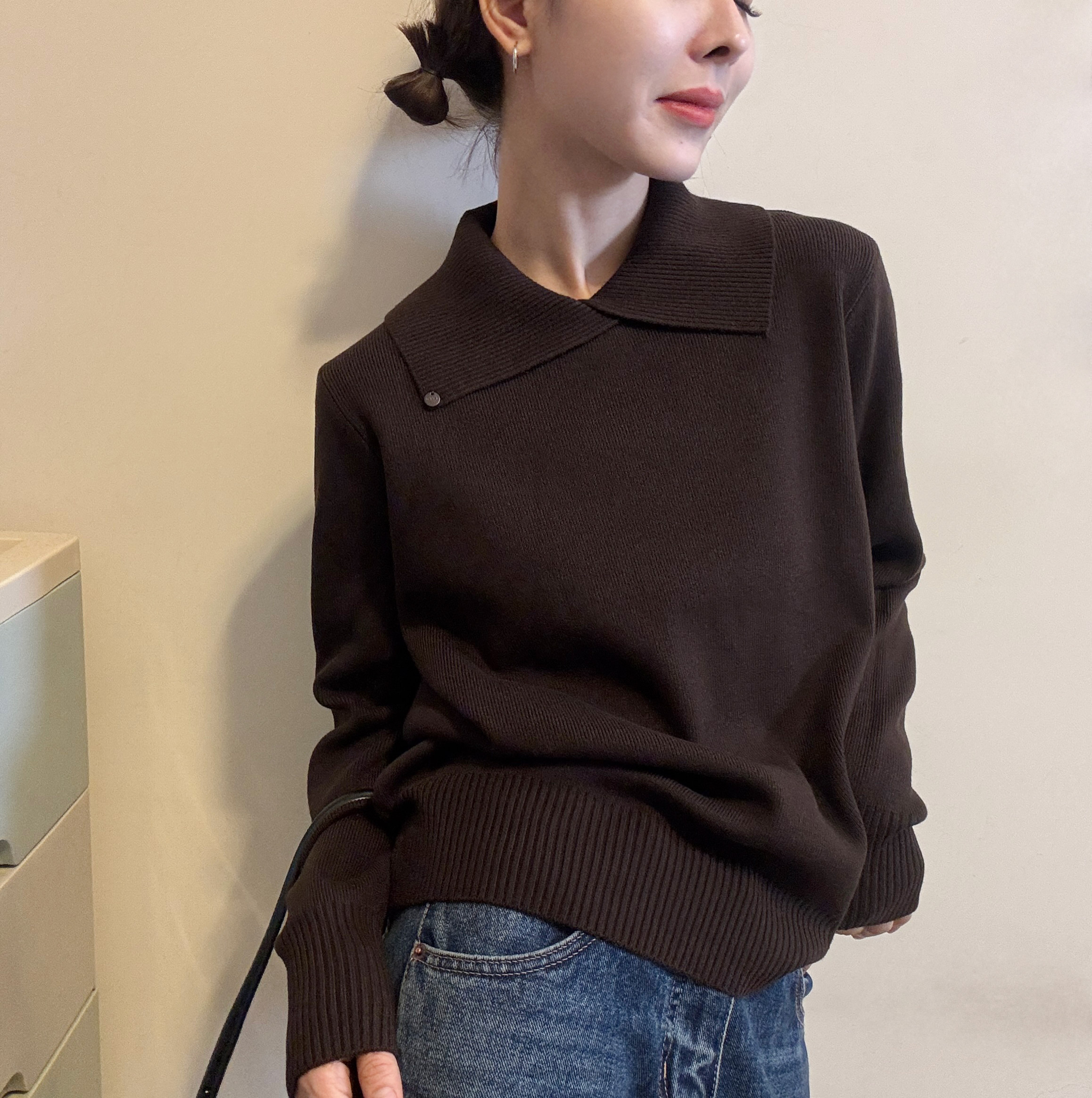 欧洲站2025冬季韩版时尚小翻领贝壳扣设计净版纯色打底针织衫上衣