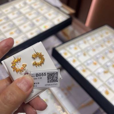 六福珠宝冰钻系列黄金耳环