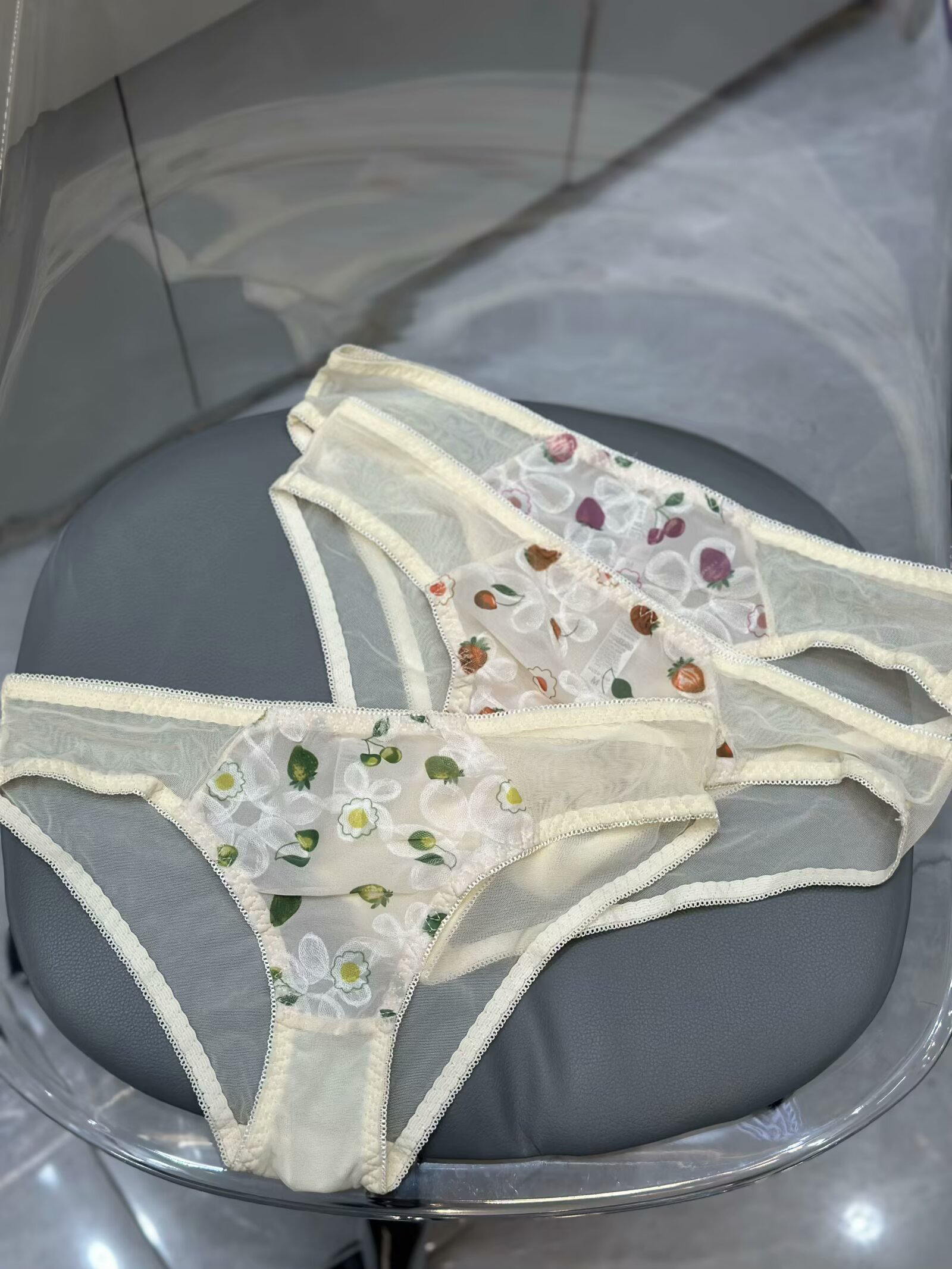 欧美新款性感蕾丝网纱刺绣镂空透明纯欲甜美可爱水果内裤女三角裤