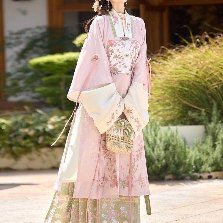 凤台曲原创汉服 花似锦 明制汉服秋冬套装刺绣合领立领衫马面裙