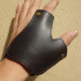 手工制作牛皮弹弓护手复古个性射箭弓箭手套虎口防刮防抽打护具