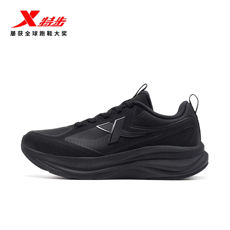 特步青云GO丨跑步鞋男鞋2025冬款皮面保暖黑色运动鞋975419110080