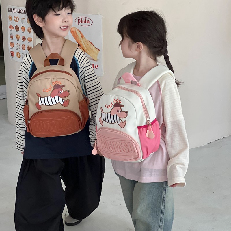 儿童轻便防滑双肩包男女童休闲潮酷简约户外登山包幼儿园开学书包