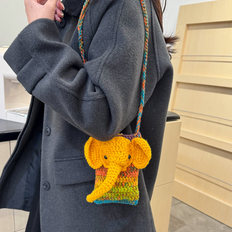 可爱卡通毛线编织小象小怪兽香肠嘴手机包女斜挎包迷你挎包潮玩包