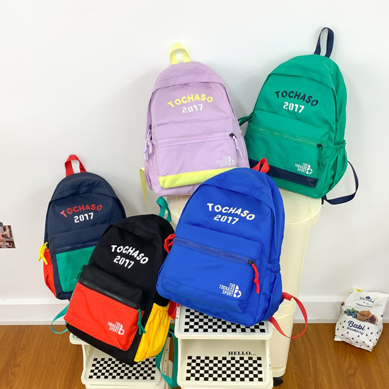 日系儿童休闲背包2025新款男孩户外出行双肩包时尚撞色宝宝书包潮