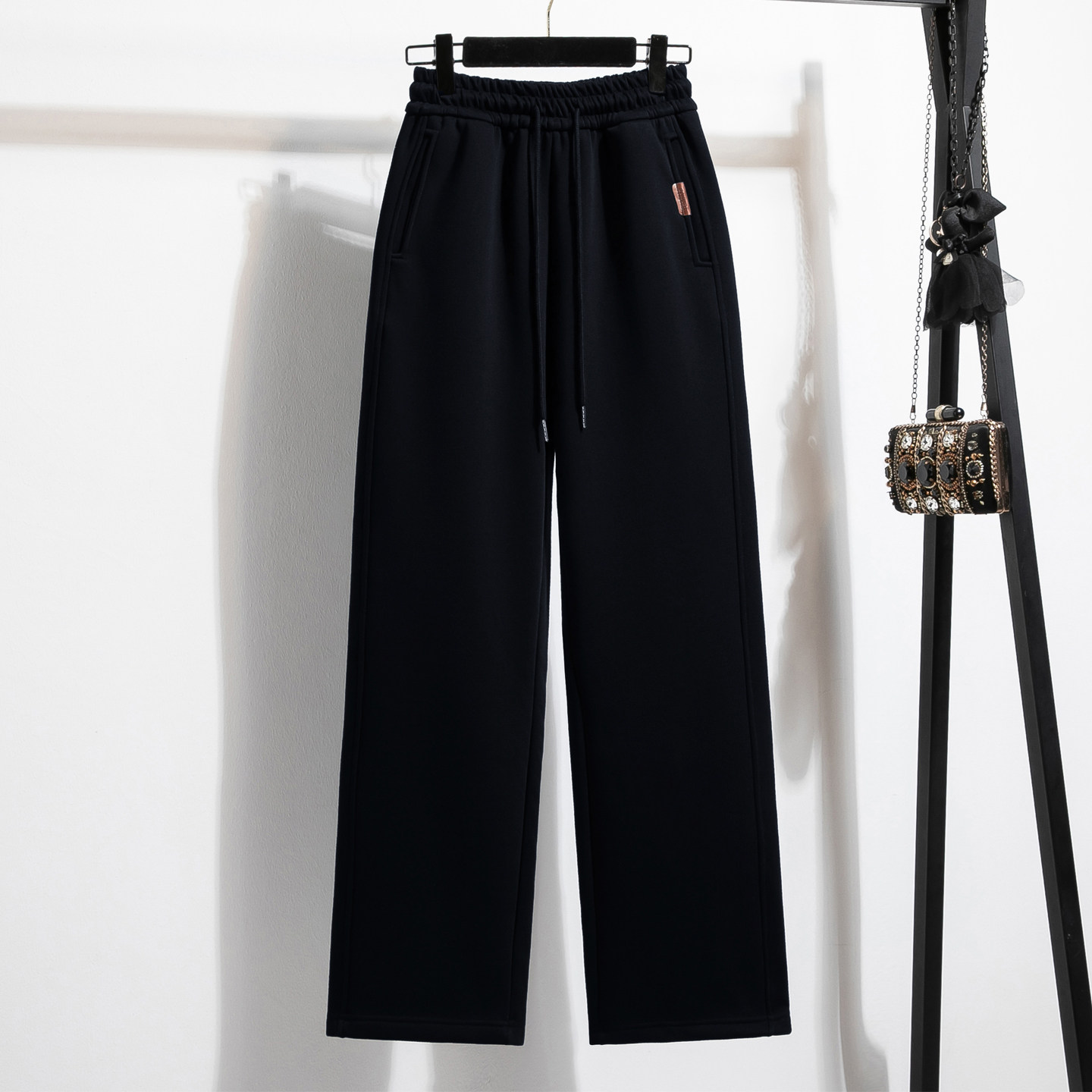 黑色窄版香蕉裤女2026新款春秋季宽松直筒阔腿裤休闲百搭运动卫裤,女装/女士精品,休闲裤,淘宝优惠券,粉丝福利购,淘宝优惠卷