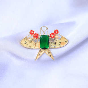 中国风旗袍装饰高档绿宝石燕子胸针女高级感西装胸花外套别针配饰