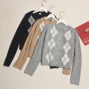 针织开衫 百搭圆领菱格印花长袖 毛衣外套女 学院复古时尚 瑞典单299