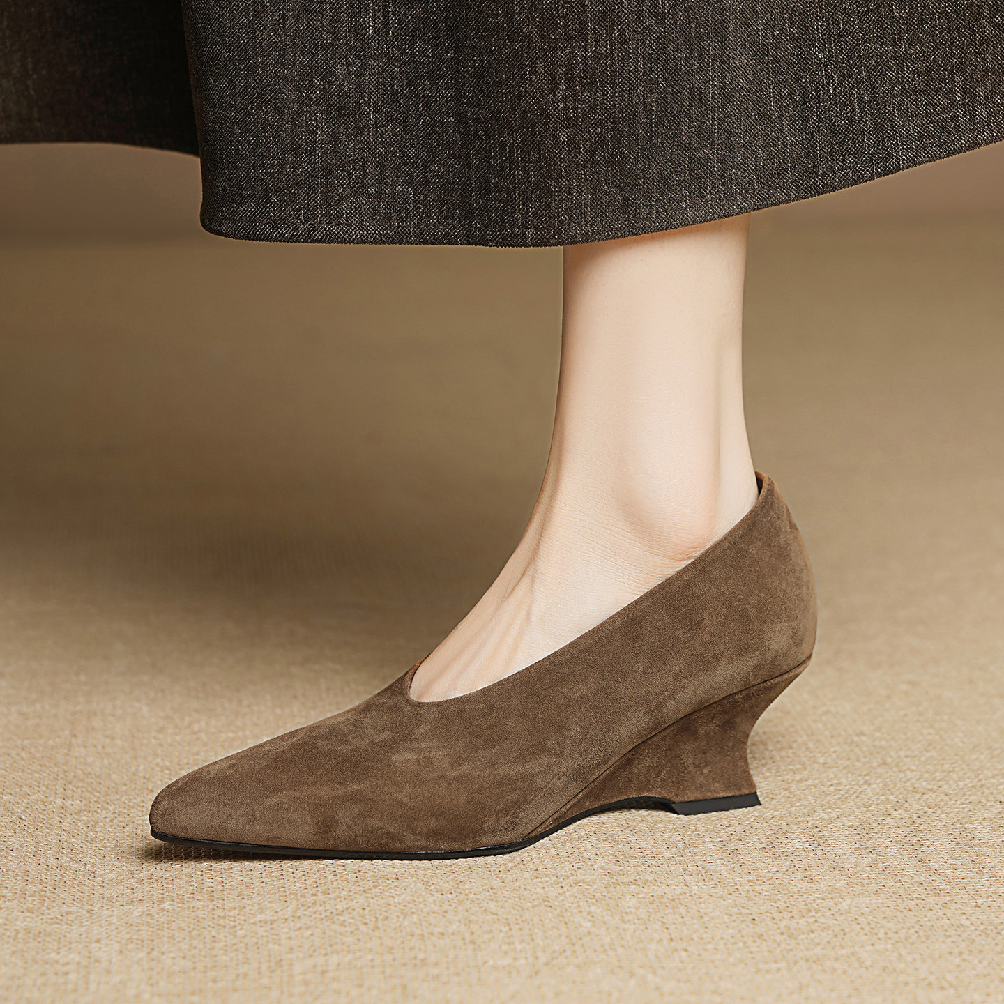 【嘟嘟帮】2026纯磨砂真皮坡跟深口单鞋女尖头百搭不累脚复古女鞋,女鞋,深口单鞋,淘宝优惠券,粉丝福利购,淘宝优惠卷