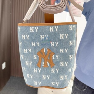 MLB秋季情侣休闲运动水桶包NY老花满印牛仔斜挎包单肩包3ABMMV65N